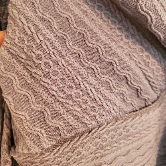 Shein Bundle - Grey Crop Top - Size XS 2 (Fits Like 0) | Stylish & Versatile Set - Picture 2 of 3